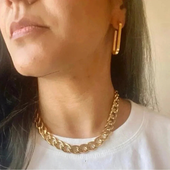 BOLD U Shape Hoop Earrings - Picture 4 of 4